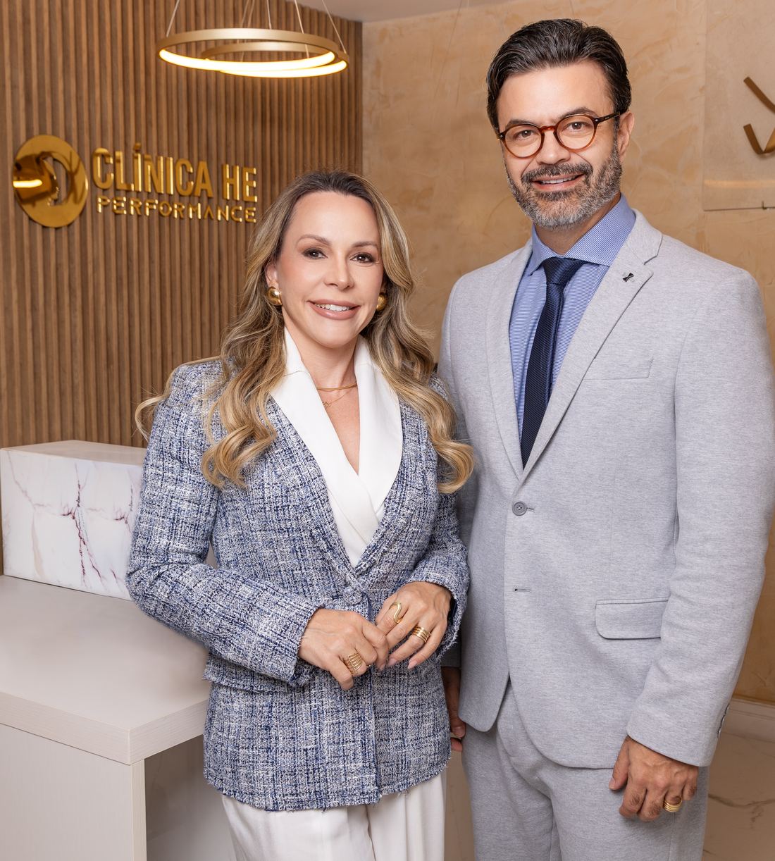 Dr. João Branco e Dra. Renata Branco na recepção da Clínica HE Performance
